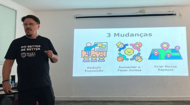 Com reflexões sobre o futuro do ensino e do aprendizado, professor José Motta palestra no IRS